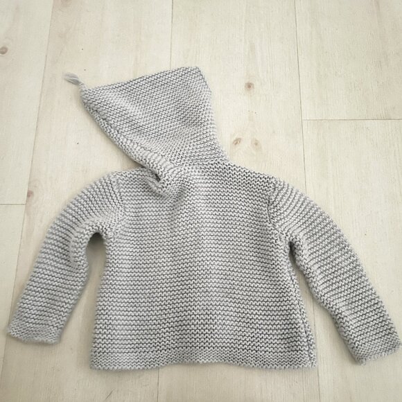 Norstrom's Gray Baby Hooded Sweater with Wooden Buttons Size 12 Months - Picture 2 of 3